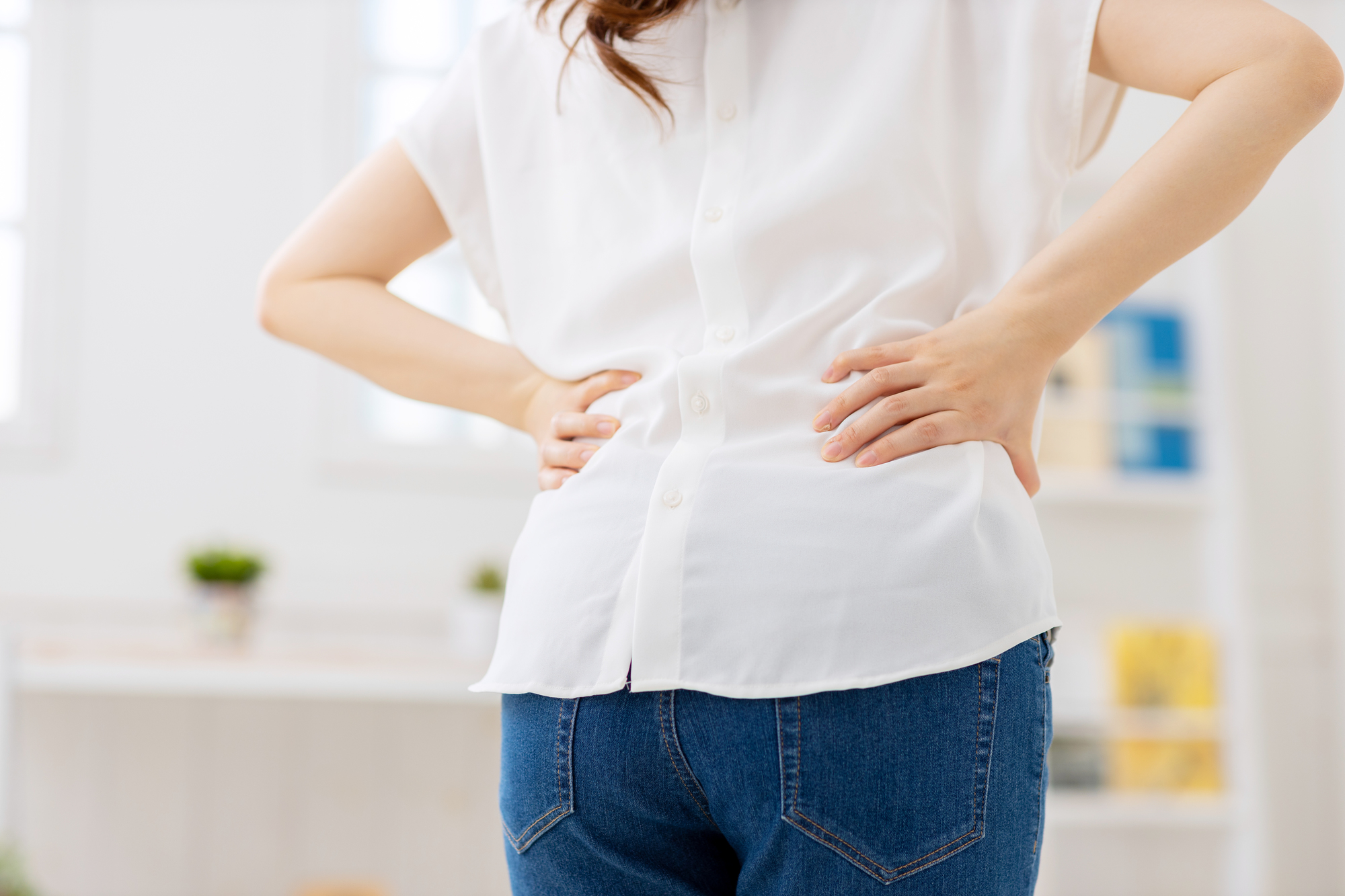 腰痛 生理 い 痛 生理痛で腰痛がひどい…原因や緩和方法は？腰が痛いときは薬が効く？