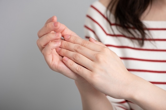 痛い ふくらみ 親指 手のひら 付け根 の 親指の付け根が痛いとき疑うべき病気と対処法5つ
