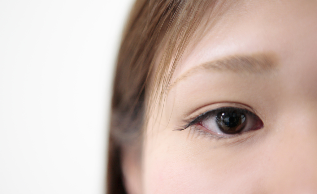 視力 低下 片目 【老眼を改善】自力で目をよくする視力回復トレーニング方法は？近視・スマホ老眼の予防にも (1/2)