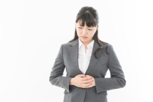 医師監修｜ストレス性「胃潰瘍」かも…特徴的な症状は？病院に行くべき？
