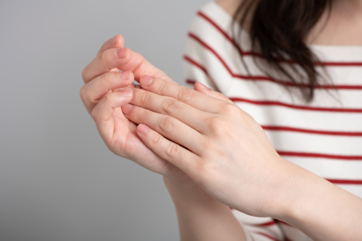 荒れる 手のひら 手湿疹を画像で解説【よくある症状3選】