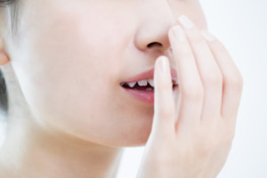 歯周病の口臭ってどんなにおい？自分でわかる？においを消す方法は？