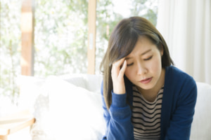 熱なしの「頭痛と吐き気」2つの原因と対処法。病院は何科に行くべき？