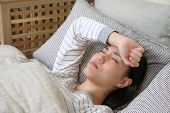女性の 寝ても寝ても眠い 原因 ストレスや更年期 生理前の症状かも 眠気対策は Medicalook メディカルック