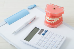 歯医者の歯石取りの費用｜保険適用？”歯石取りだけ”の値段は？麻酔の有無、適切な頻度も