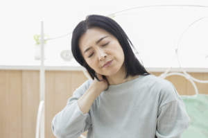 更年期に「歯痛＆肩こり」に悩む女性がいる理由。痛みを和らげるには？