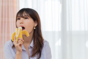 逆流性食道炎にバナナはダメって嘘？本当？理由も解説。食べてはいけない食べ物・飲み物は？