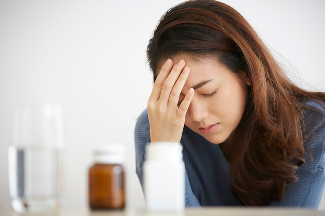 片頭痛を徹底解説｜症状や原因、対処法も。ズキズキ頭痛でお悩みの方必見！