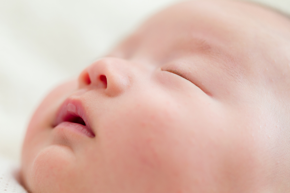 赤ちゃんの鼻水5タイプの対処法｜鼻水の取り方や病院受診タイミング｜医師監修