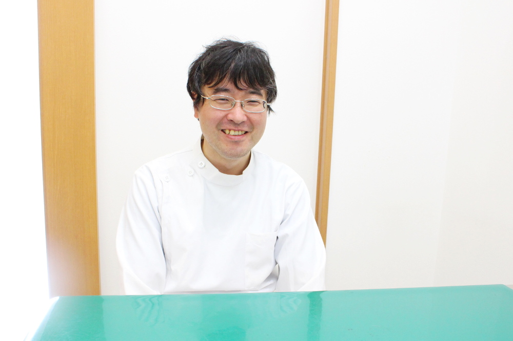 院長 ／ 園部 俊陽