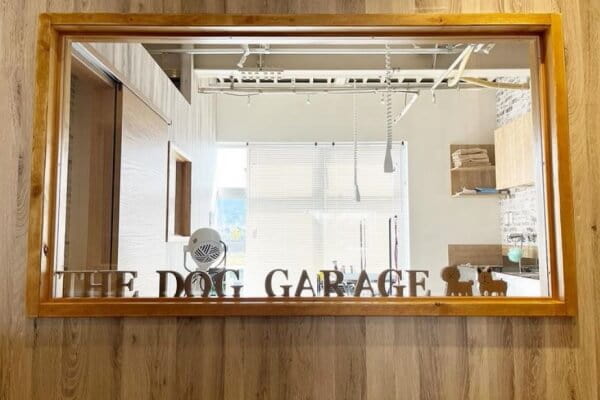 THE DOG GARAGE_1
