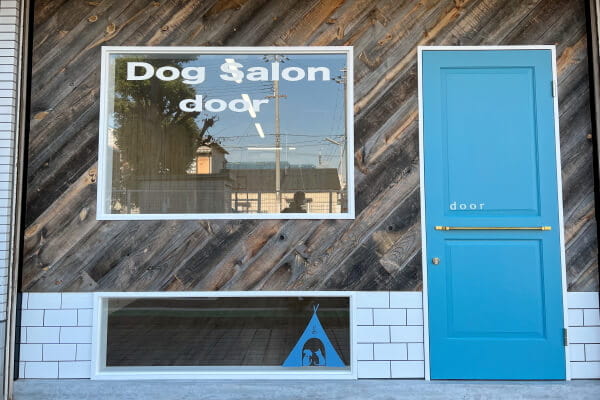 Dogsalon door