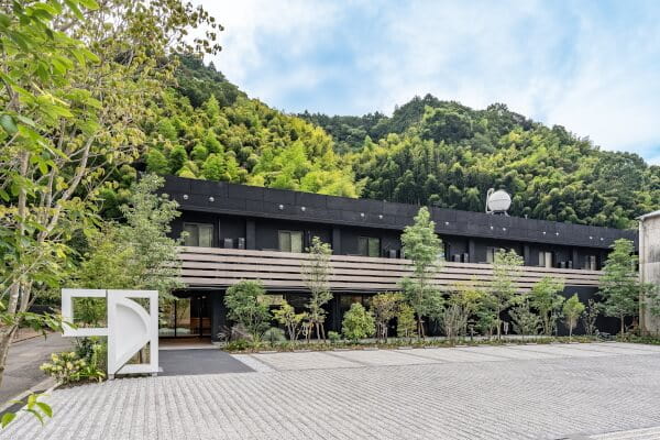 1HOTEL